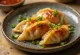 Kimchi Gyoza geserveerd met sojasausdip en lente-ui
