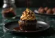 Vers gebakken pindakaas-chocolade cupcakes