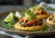 Authentieke Mexicaanse sopes met kaas en bonen