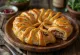 Krokante burek met eend geserveerd