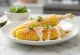 Elote met Parmezaanse kaas, pittige maïs met Parmezaanse kaas