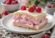 Viennetta Framboos ijstaart met frambozensaus en witte chocolade