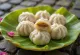 Patholi met rozenwater, geserveerd met kokossmaak