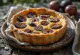 Goudbruine clafoutis met vijgen geserveerd