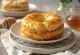 Versgebakken bagel met honing en sabayon