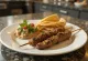 Kafta gehaktspiesjes geserveerd met gegrilde groenten
