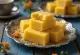 Saffraan Barfi, geserveerd met amandelen en saffraansmaak