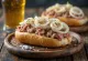 Mettbrötchen geserveerd met verse ui