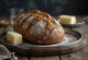 Ruislimppu vormig klassiek Fins roggebrood, met donkerbruine, bebloemde korst