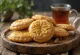 Thekua met kardemom, verse, goudbruine koekjes